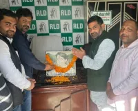 ईमानदारी और सच्चाई की प्रतिमूर्ति थे स्व. चौधरी अजीत सिंह, जयंती पर रालोद कार्यकर्ताओं ने दी श्रद्धांजलि