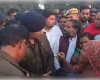 अमरोहा गोलीकांड: मेरठ में हरिओम की मौत से सलामतपुर में भारी तनाव, शव सड़क पर रख परिजनों ने लगाया जाम