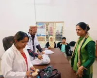 अमरोहा: अस्पतालों की व्यवस्था परखने अचानक 'छापेमारी' पर निकलीं डीएम, वार्डों में पैदल घूमता देख कर्मचारियों में मची खलबली