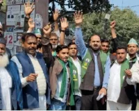 मुरादाबाद: रमजान-होली को लेकर AIMIM का कलेक्ट्रेट पर प्रदर्शन, सिटी मजिस्ट्रेट को सौंपा ज्ञापन