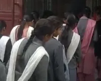 रामपुर: यूपी बोर्ड परीक्षा कड़े सुरक्षा इंतजामों के बीच शुरू, 74 केंद्रों पर हिंदी परीक्षा