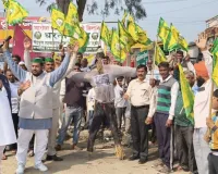 अमरोहा में प्रदूषण के खिलाफ किसानों का उग्र प्रदर्शन, प्रदूषण नियंत्रण बोर्ड का पुतला फूंक जताया विरोध