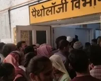 मुरादाबाद: छुट्टी के बाद जिला अस्पताल में मरीजों का सैलाब, पैथोलॉजी में लंबी कतारें, ओपीडी 2 हजार के पार