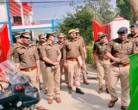 अमरोहा पुलिस को मिलीं 17 नई डायल 112 गाड़ियां, एसपी ने हरी झंडी दिखाकर किया रवाना