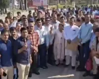 अमरोहा: टीईटी अनिवार्यता के विरोध में शिक्षकों का धरना, सरकार से न्याय की मांग, टीचर्स फेडरेशन ऑफ इंडिया के बैनर तले जिला बेसिक शिक्षा अधिकारी कार्यालय पर प्रदर्शन