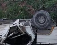 शिवरात्रि की सुबह सड़क हादसा, खाई में गिरी जीप, तीन युवकों की मौत