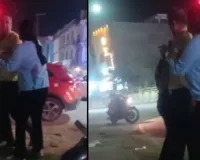 रीवा में हृदय रोग विशेषज्ञ को पत्नी ने प्रेमिका संग पकड़ा, बीच सड़क एक घंटे तक चला हाईवोल्टेज ड्रामा, वीडियो वायरल