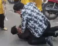 मुजफ्फरनगर: शिव चौक पर 'बैंड-बाजा' और 'बवाल', पैसों के लिए बीच सड़क पर चले लात-घूंसे