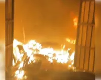 गाजियाबाद में मसूरी के डिपार्टमेंटल स्टोर में लगी भीषण आग, मची अफरा-तफरी, लाखों का हुआ नुकसान 