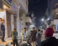 मुज़फ्फरनगर की आदर्श कॉलोनी में युवक को ज़मीन पर डाल हाथ-पैर बांधे, वीडियो वायरल होने से मचा हड़कंप