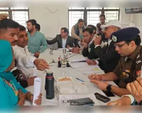 बुढ़ाना में 'सम्पूर्ण समाधान दिवस' का आयोजन: लापरवाह अधिकारियों को डीएम की फटकार, मौके पर निस्तारित हुईं 8 शिकायतें