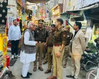 बुढ़ाना में रात्रि 10 बजे के बाद दुकानें खोलने पर सख्त पाबंदी, पुलिस ने किया पैदल मार्च, नियमों के उल्लंघन पर दो हिरासत में