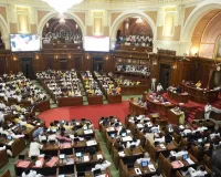 लखनऊ में कांग्रेस का हल्ला बोल: विधानसभा घेराव के दौरान लाठीचार्ज पर सदन में भिड़े सत्तापक्ष और विपक्ष