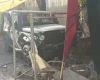 शामली में तेज रफ्तार थार बैंकेट हॉल के गेट में घुसी, सीसीटीवी फुटेज वायरल