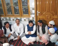 मेरठ अग्निकांड: पीड़ित परिवार से मिलने पहुंचे सांसद संजय सिंह, मासूमों की मौत पर जताया गहरा शोक