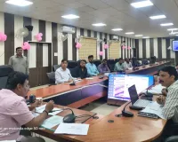 जिलाधिकारी ने की बिजली विभाग के कामों की समीक्षा, दिखायी सख्ती