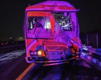 कन्नौज के पास आगरा-लखनऊ एक्सप्रेसवे पर भीषण सड़क दुर्घटना.. ट्रक से टकराई दो रोडवेज बसें, तीन की मौत और 31 यात्री घायल