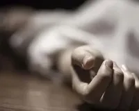 जेवर में निर्माणाधीन मकान की दीवार गिरी, मलवे के नीचे दबे पांच लोग, महिला की मौत