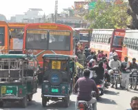 होली पर शामली रोडवेज बस स्टैंड पर उमड़ी भीड़, दिल्ली रोड पर लगा जाम