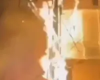 मुजफ्फरनगर में होलिका दहन के दौरान बड़ा हादसा: बिजली के खंभे और तारों में लगी भीषण आग, नई मंडी क्षेत्र में मची अफरा-तफरी