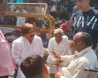 मेरठ: स्कूटी पर बैठने को लेकर दो समुदायों में विवाद, भाजपा नेता कमलदत्त शर्मा और पुलिस ने संभाली स्थिति