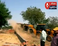 एयरपोर्ट के पास चला योगी का बुलडोजर, 350 करोड़ की जमीन कराई खाली