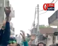 ईद की नमाज़ के बीच संभल में विरोध, काली पट्टी बांधकर सड़कों पर उतरे लोग