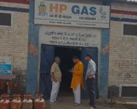शामली में एक गैस एजेंसी ऐसी, जहां गैस की नहीं है किल्लत, सेम डे मिल रही है डिलीवरी