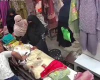 मुजफ्फरनगर: ईद की खरीदारी के दौरान दुकान में सेंधमारी, बुर्कानशीं महिला की चोरी सीसीटीवी में कैद