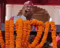 मंच पर फूट-फूट कर रो पड़े संजय निषाद, चुनावी हड़कंप में इमोशनल कार्ड खेला