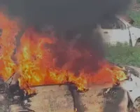 मेरठ: पुलिस चौकी के पास खड़ी कार में लगी भीषण आग, धू-धू कर जली स्विफ्ट डिजायर