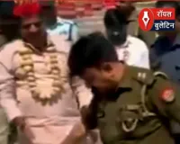 हाइवे पर आलू रखकर प्रदर्शन… पुलिस ने लात मारी तो भड़क गए नेताजी