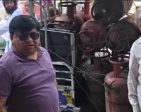 मुज़फ्फरनगर में गैस की कालाबाजारी पर प्रशासन का शिकंजा, कुंदनपुरा में छापेमारी कर 12 एलपीजी सिलेंडर जब्त