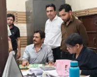 मुजफ्फरनगरः बुढ़ाना पैतृक आवास पहुंचे अभिनेता नवाजुद्दीन सिद्दीकी, तहसील में कृषि भूमि का कराया बैनामा