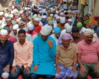 जौनपुर: कड़ी सुरक्षा के बीच संपन्न हुई अलविदा जुमे की नमाज, मस्जिदों में उमड़ा जनसैलाब