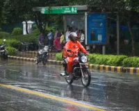 जोमैटो के बाद स्विगी ने बढ़ाई प्लेटफॉर्म फीस, अब खाना ऑर्डर करने पर देने होंगे ज्यादा पैसे 