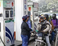 देश भर के पेट्रोल पंपों पर पेट्रोल-डीजल की कोई कमी नहीं, जमाखोरी से बचें: पेट्रोलियम मंत्रालय 