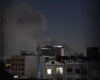 ईरान पर हमलों का पाकिस्तान में विरोध, पूर्व राजदूत ने गाजा बोर्ड छोड़ने की दी सलाह, रक्षा मंत्री बोले- जंग हमारे लिए खतरनाक