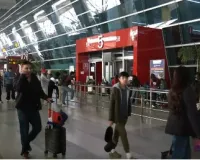 दिल्ली: खाड़ी देशों की ओर जाने वाली 100 से अधिक उड़ानें रद्द, यात्री बोले-नहीं होनी चाहिए जंग