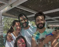 होली के रंगों में रंगी नजर आईं कटरीना कैफ, परिवार संग शेयर की तस्वीर