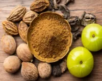 बिना शरीर को जाने कर रहे हैं त्रिफला का सेवन, वात प्रवृत्ति वाले जान लें नुकसान 