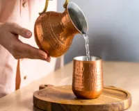 क्या सभी के लिए लाभकारी है ताम्रजल? जानें क्या कहता है आयुर्वेद 