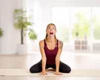 मन को शांत और शरीर को ऊर्जावान बनाने के लिए करें 'सिंहगर्जनासन' 