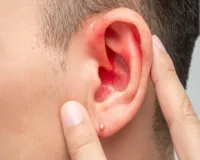 कान से बहने वाले तरल पदार्थ को न करें अनदेखा, इन उपायों से पाएं दर्द पर नियंत्रण 