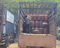 गौतमबुद्ध नगर में गैस संकट को लेकर प्रशासन सतर्क: छापेमारी में कालाबाजारी के नहीं मिले सबूत, लेकिन उपभोक्ता परेशान 