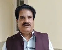 सपा नेता फिरोज खान ने डीआईजी को सौंपा ज्ञापन, नमाजियों पर पुष्पवर्षा की मांग