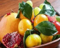 कभी भी खा लेते हैं फल? आयुर्वेद से जानें खाने के सही नियम