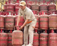 सरकार ने कमर्शियल एलपीजी का आवंटन बढ़ाकर 50 प्रतिशत किया, गैस सिलेंडर की जमाखोरी और कालाबाजारी पर छापेमारी जारी