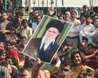 ईरान के सर्वोच्च नेता खामेनेई के निधन पर यूपी में भारी उबाल: शिया समुदाय सड़कों पर, खाड़ी देशों की उड़ानें रद्द