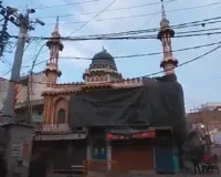 होली से पहले एहतियात, अलीगढ़ में रंगरेजान मस्जिद को त्रिपाल से ढका गया, सौहार्द बनाए रखने की पहल